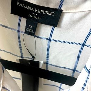Banana Republic NWT  women’s shirt size XL .